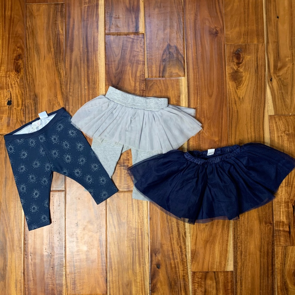 BUNDLE OF BABY GIRL TUTUS& LEGGINGS SIZE 3-6MONTHS